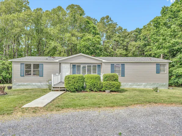 1060 Lynch Rd, Moneta, VA 24121