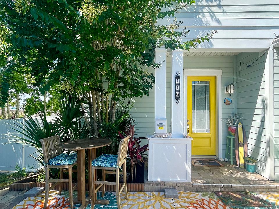 Lovely curb appeal with well maintained yard