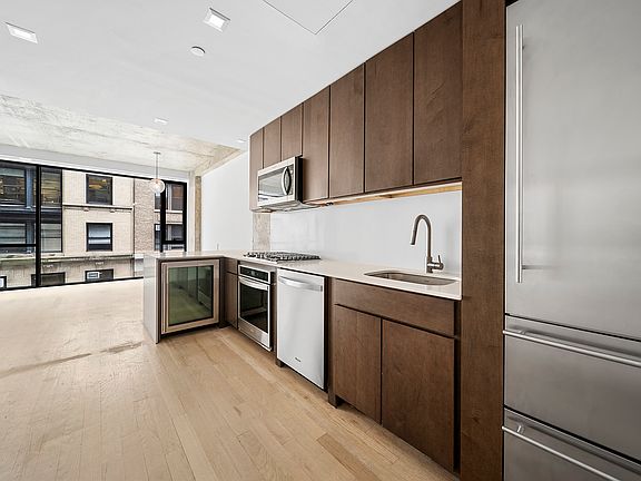 4th image of 132 W 26th St #5