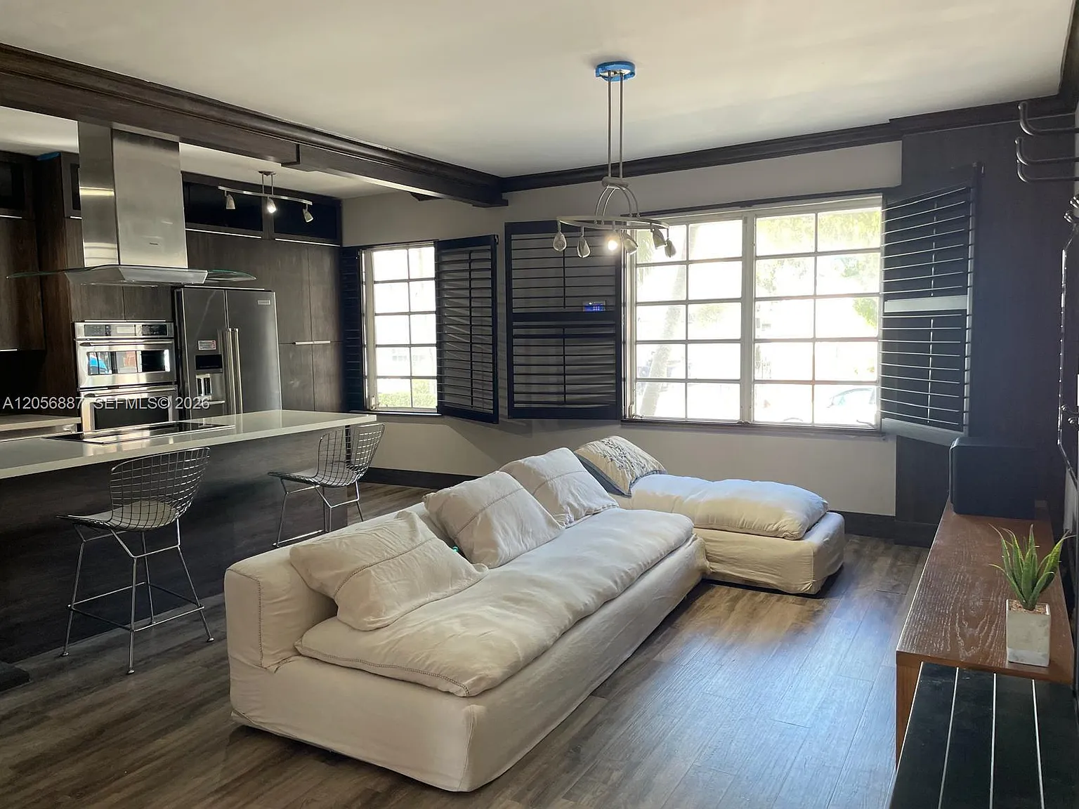 Art Deco Condo — Photo 4