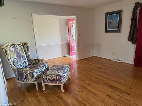 4th image of 344 Knollwood Dr