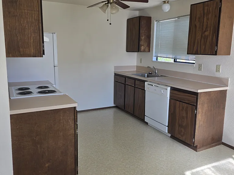 8621 N Edison St #11 — Photo 6