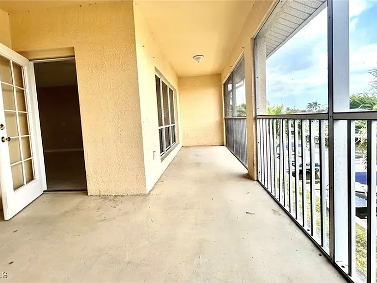 909 SW 47th Ter #201 — Photo 24