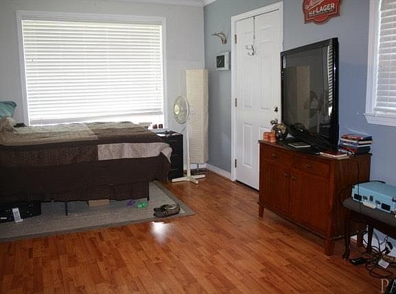 3rd image of 615 Lakewood Rd