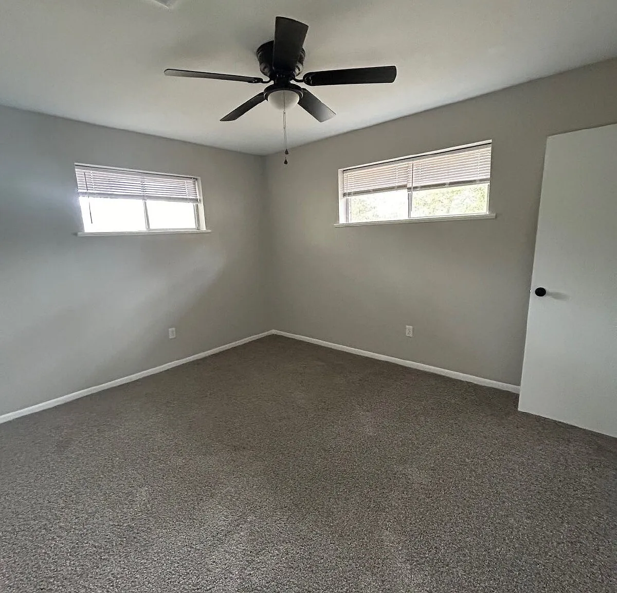 3 bed, 1.5 bath, 1144 sqft, $1,300 — Photo 4