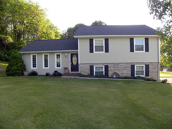 2nd image of 1570 Caldwell St