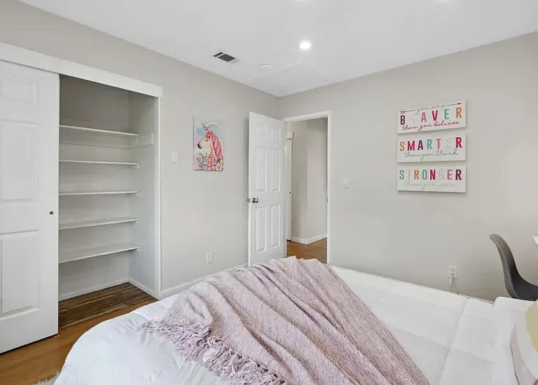 5207 Elrose Ave — Photo 2