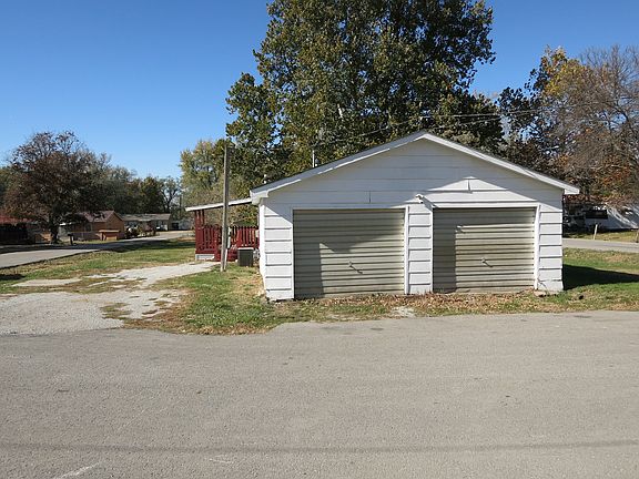 3rd image of 1010 Hendren St