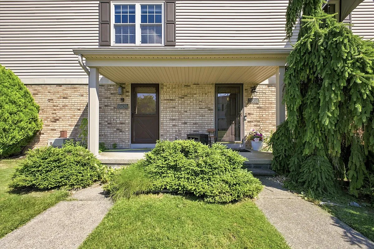 2 bed, 968 sqft, $1,550 — Photo 1