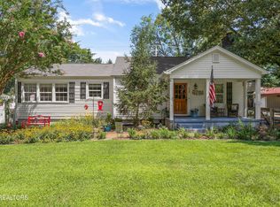 128 Lonas Dr, Maryville, TN 37803