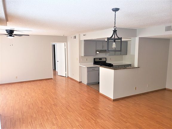 3rd image of 5949 Whitsett Ave #101