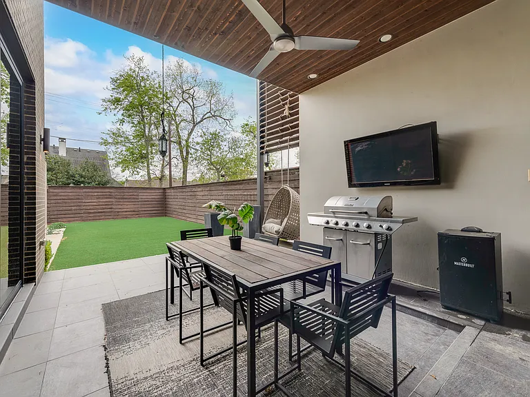 6420 Kenwood Ave — Photo 37