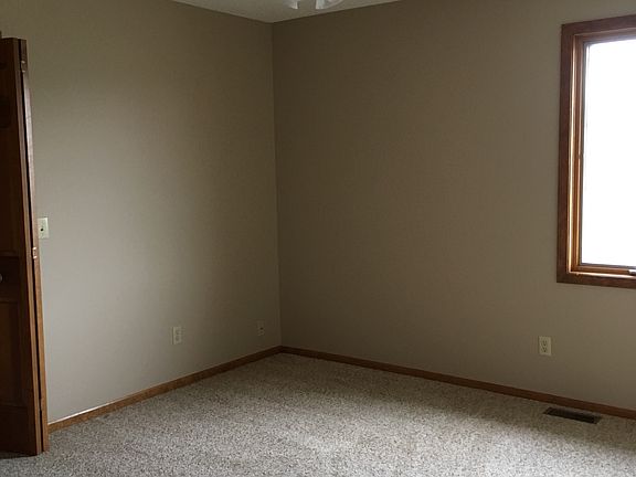 3rd image of 7622 Greymoor Dr