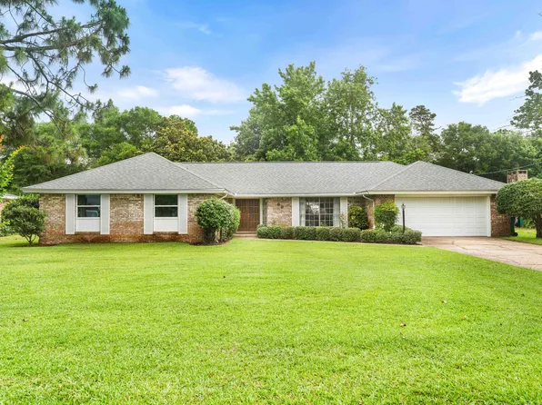 69 Country Club Rd, Shalimar, FL 32579