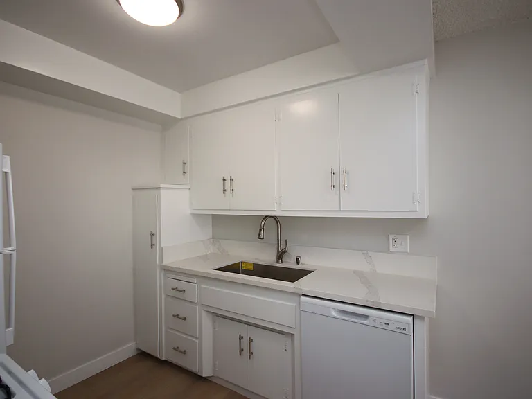 2505 W Grand Ave #F — Photo 10