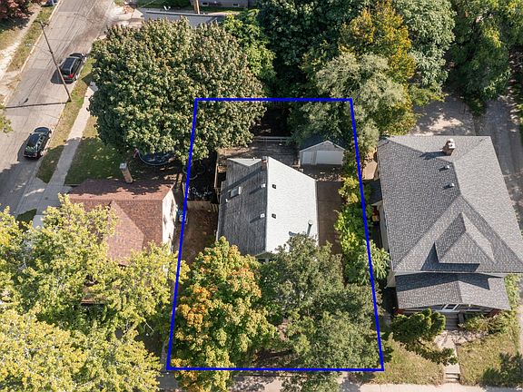 3rd image of 1340 Eastern Ave SE