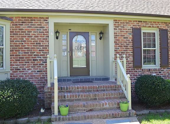 3rd image of 2403 Raymond Ave