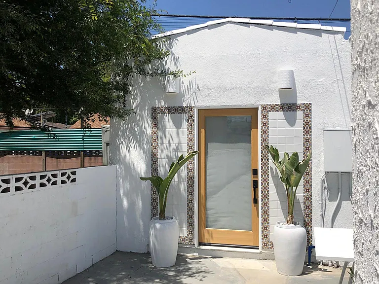 2823 1/2 Allesandro St — Photo 1