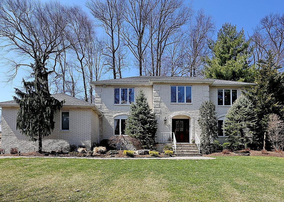 1st image of 746 Beechcrest Dr