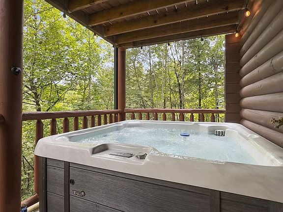 4th image of 635 Gatlinburg Falls Way