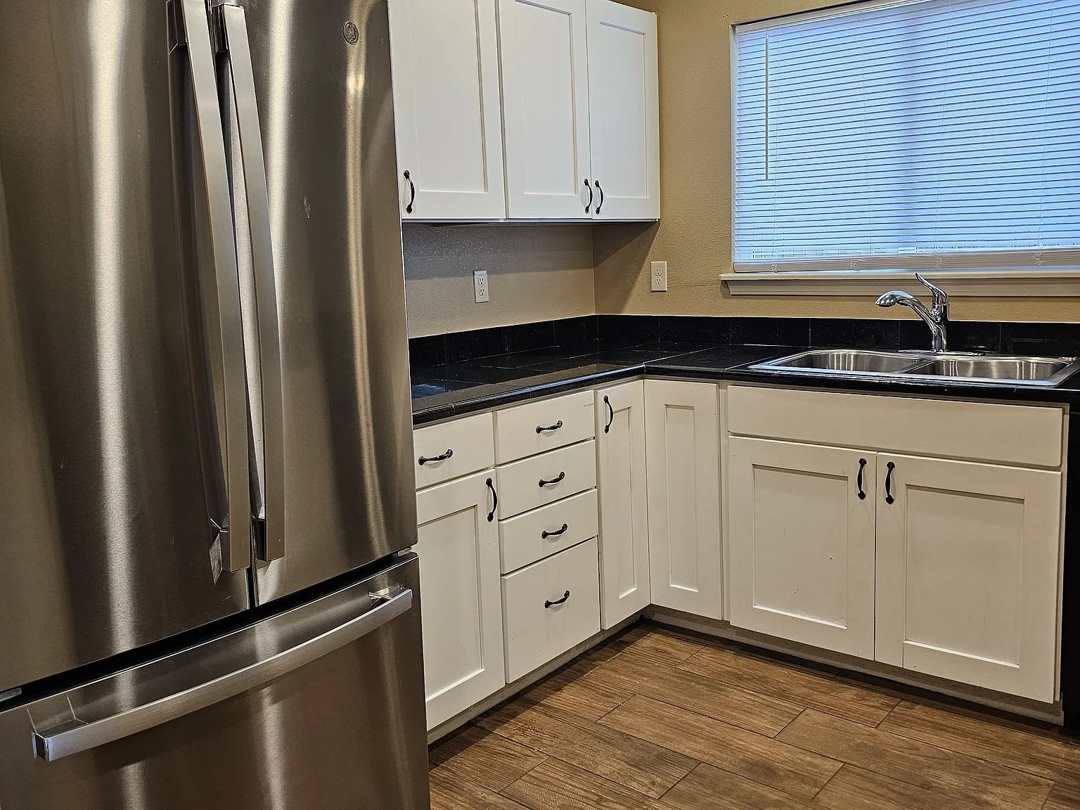 3 bed, 1409 sqft, $1,600 — Photo 3