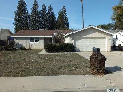 2211 S Peppertree St, Visalia, CA, 93277