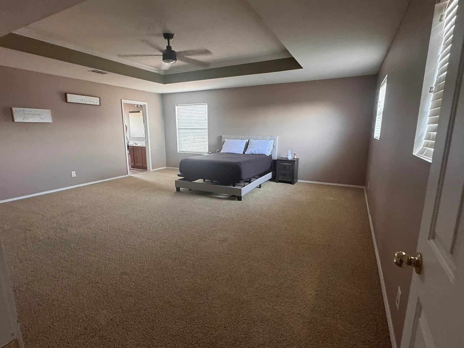 4 bed, 2736 sqft, $2,150 — Photo 2