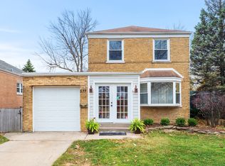 577 W Parkway Rd, Riverside, IL 60546