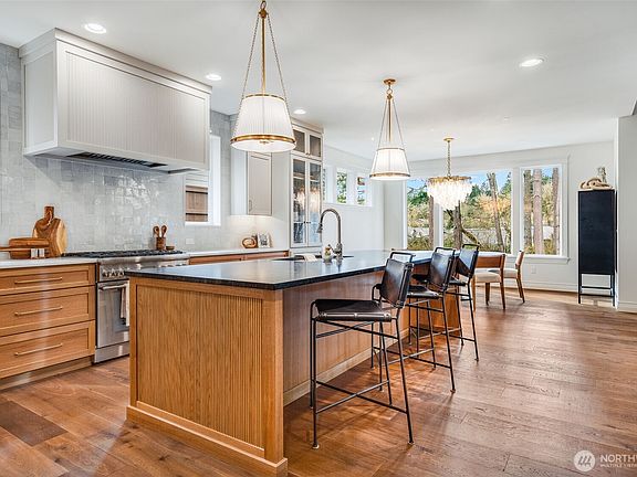 3rd image of 8110 Shirley Avenue