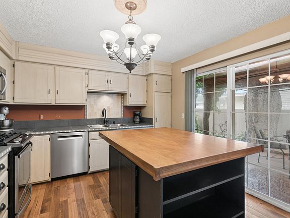 4th image of 503 Laredo Ln