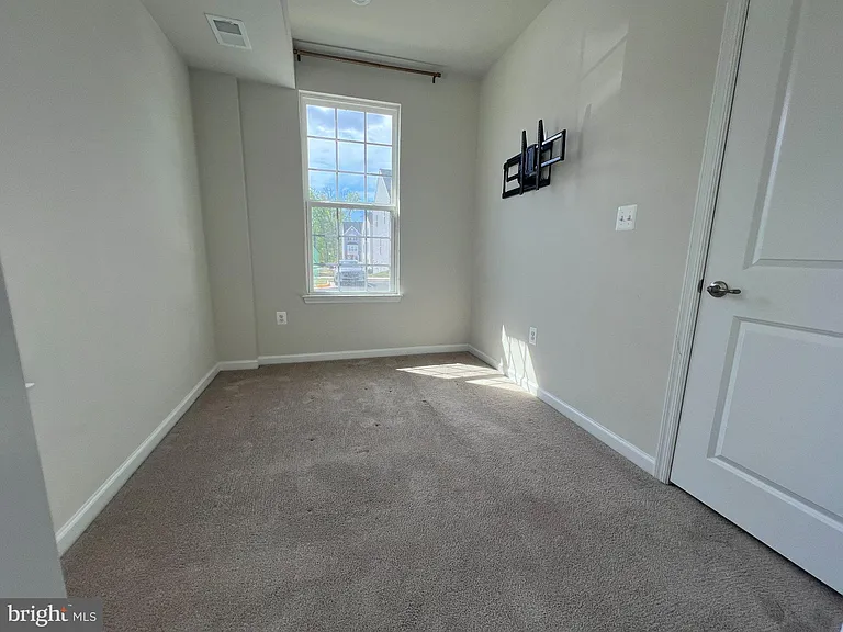 526 River Rd — Photo 5