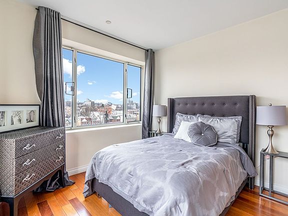 3rd image of 30-85 Vernon Blvd #6M