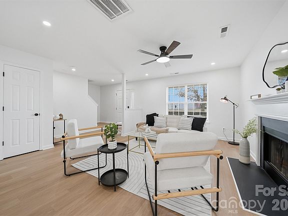 3rd image of 1494 Kindred Cir NW