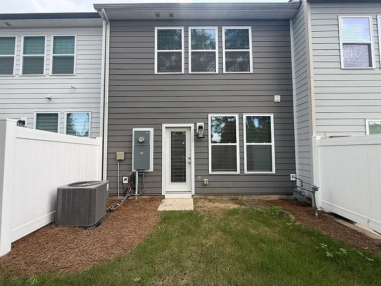 1424 Crest Creek Ct — Photo 12