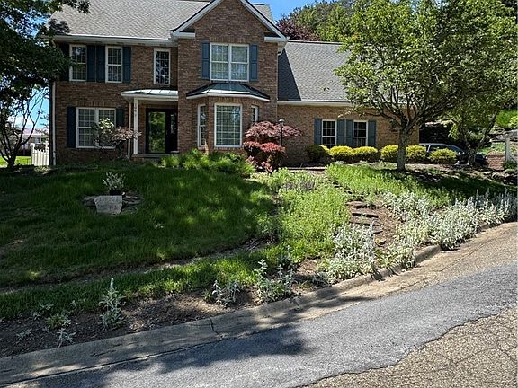 3rd image of 106 Toni Ln