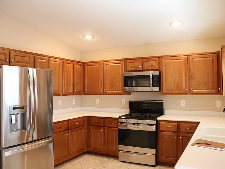 KITCHEN WITH S/S APPLIANCES