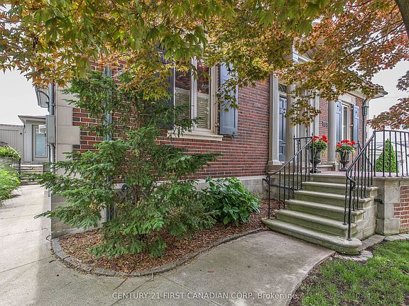 3rd image of 189 College Ave