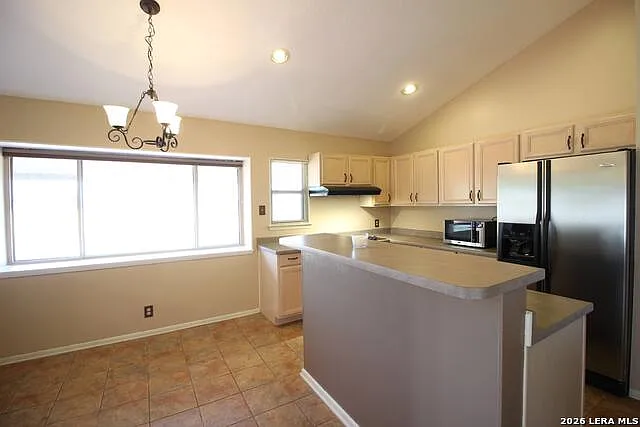 3 bed, 1987 sqft, $1,995 — Photo 3