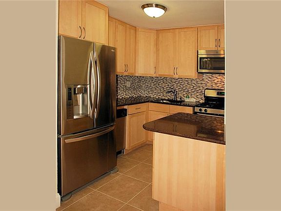 3rd image of 25 Franklin Ave APT 6J