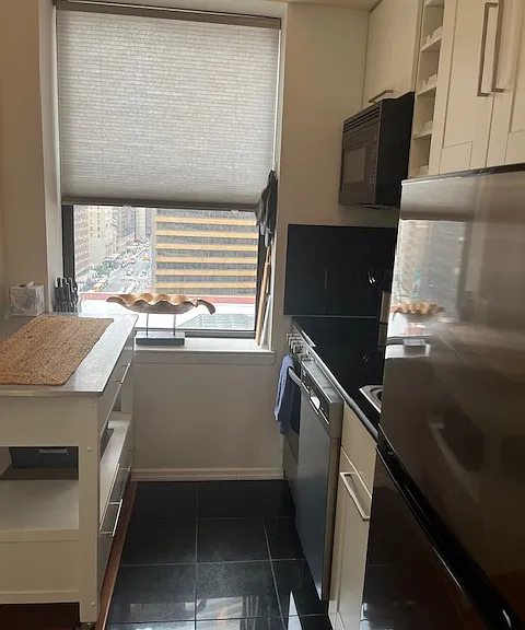150 W 51st St #1420 — Photo 14