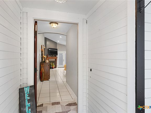 3rd image of 1416 Alma Dr