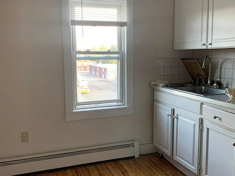 382 Pleasant St #3 — Photo 7