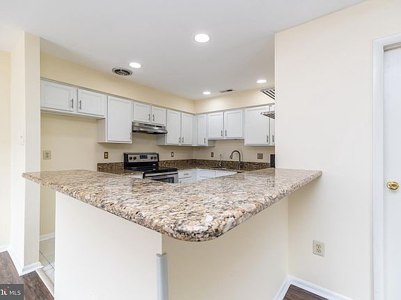 4th image of 901 Barbaras Ct
