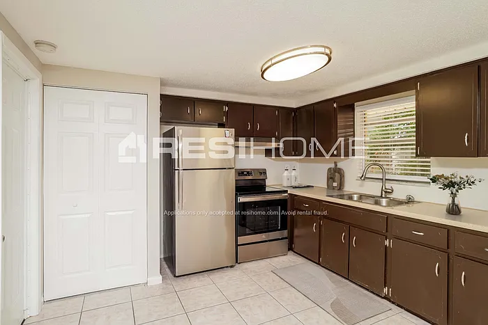 Building Photo - 6349 Ridge Crest Dr