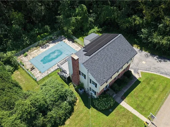 8 Pequot Ave, Westerly, RI 02891