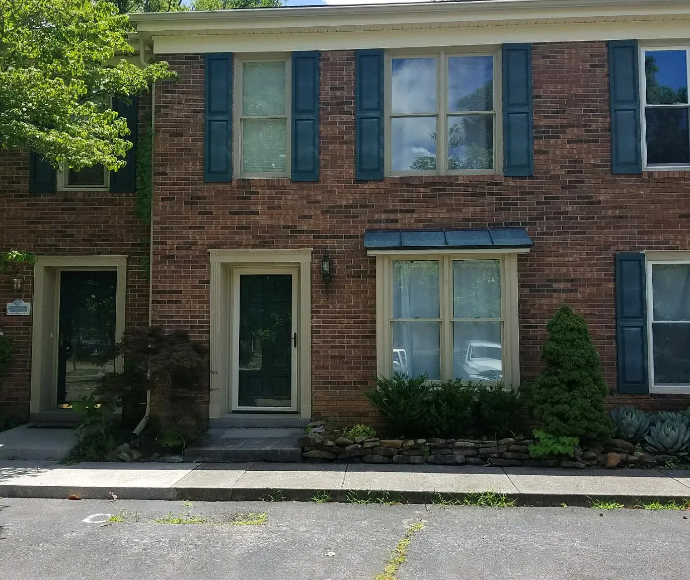 2 bed, 1.5 bath, 1064 sqft, $1,700 — Photo 1