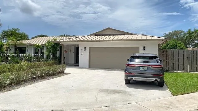 6020 SW 17th Ct — Photo 2