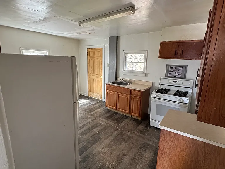 421-423 Caldwell St — Photo 6