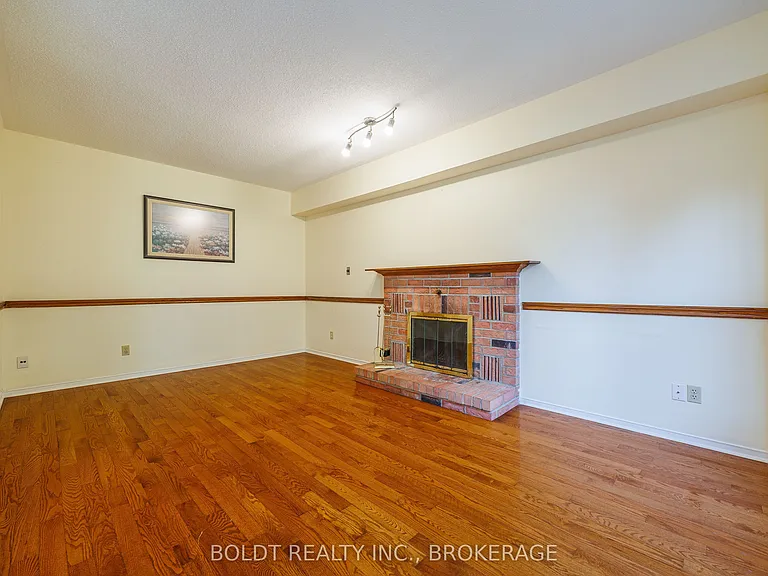 64 Carmine Cres — Photo 5