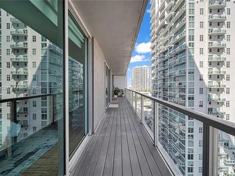 55 SE 6th St #1803 — Photo 32